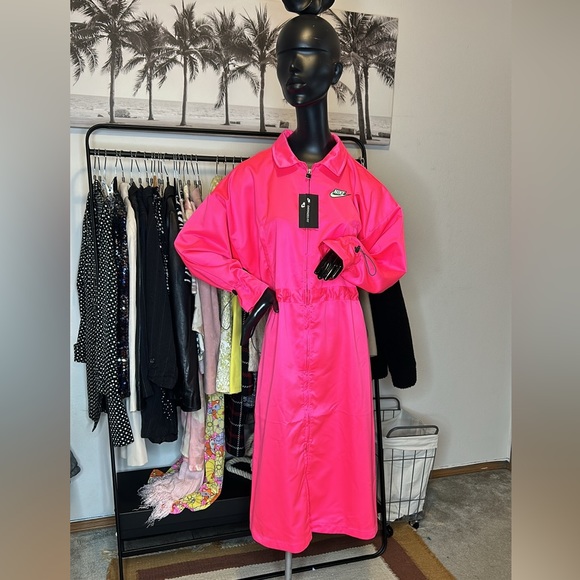 Nike Women’s Icon Clash Long Satin Oversized Jacket Size M Pink - Picture 1 of 5